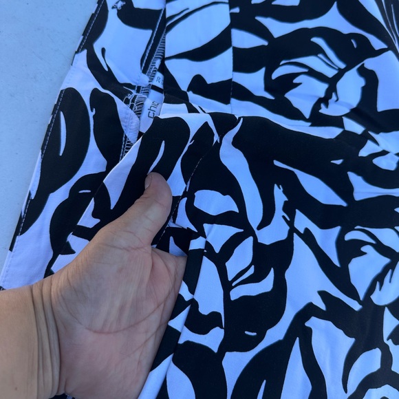 Chico's Monochrome Abstract Pants - Picture 5 of 6